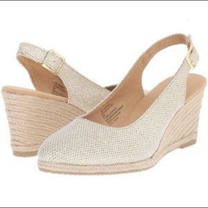 White Mountain Chill Women's Wedge Closed Toe Shoes